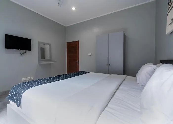 3 Bedroom Mawar Walk To *