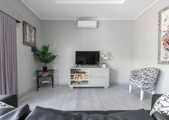3 Bedroom Mawar Walk To 勒吉安