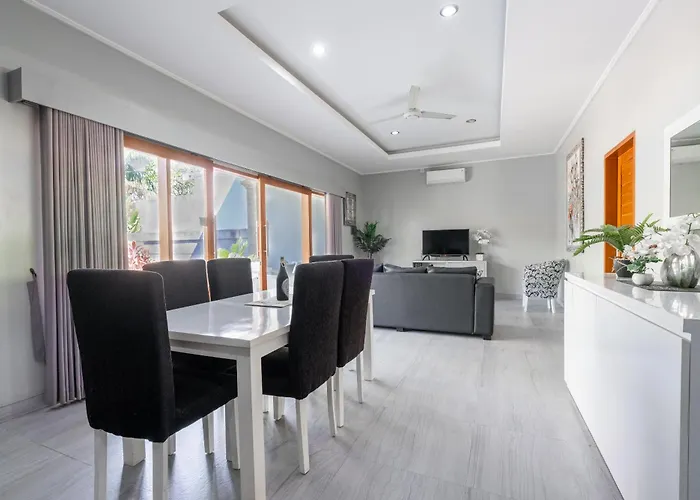 别墅 3 Bedroom Mawar Walk To *