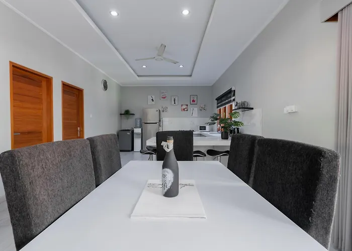 3 Bedroom Mawar Walk To *