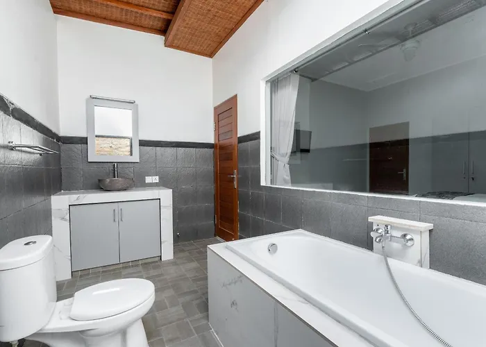 别墅 3 Bedroom Mawar Walk To