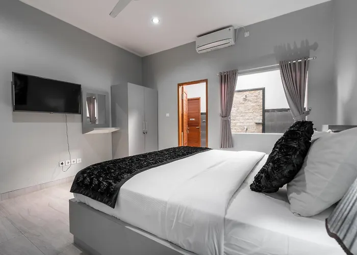 3 Bedroom Mawar Walk To 别墅