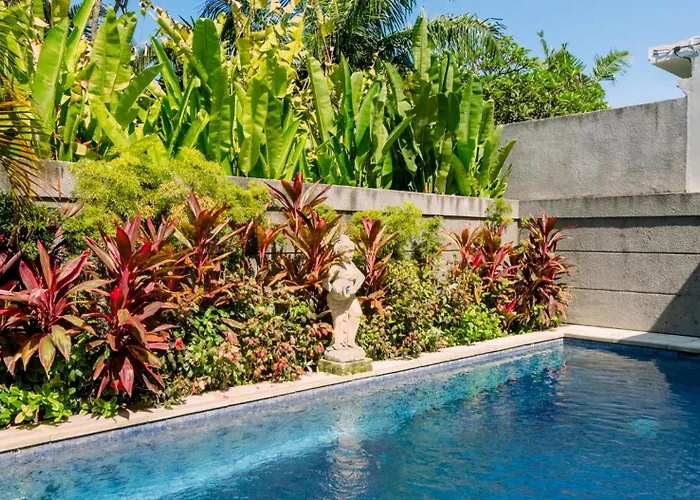 别墅 3 Bedroom Mawar Walk To *