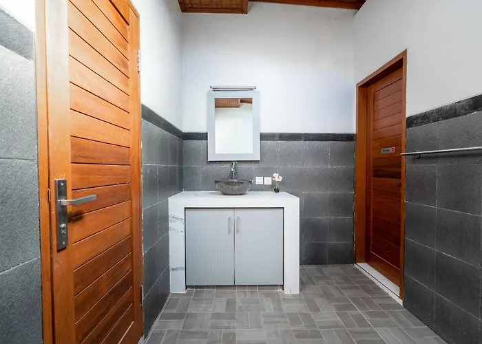 3 Bedroom Mawar Walk To * 勒吉安