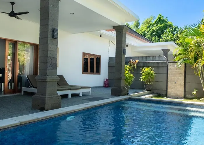 3 Bedroom Mawar Walk To 别墅