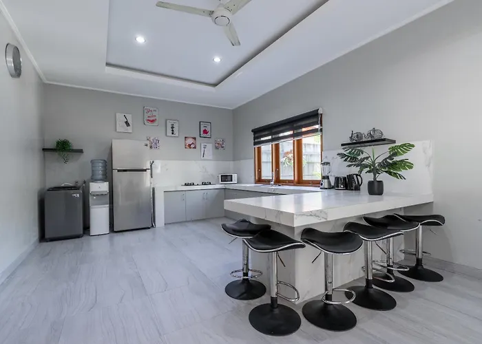 3 Bedroom Mawar Walk To *