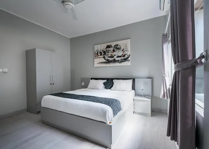 3 Bedroom Mawar Walk To 别墅