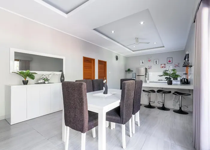 3 Bedroom Mawar Walk To *